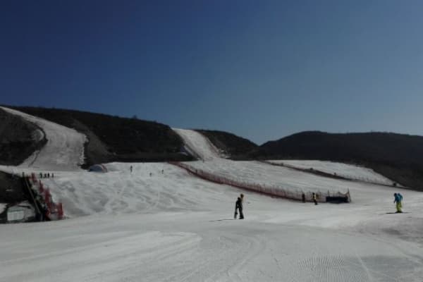 李宁乌金山国际滑雪场2026门票价格、游玩攻略