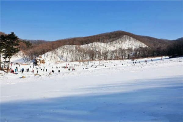 鸣山绿洲滑雪场2026门票价格、游玩攻略