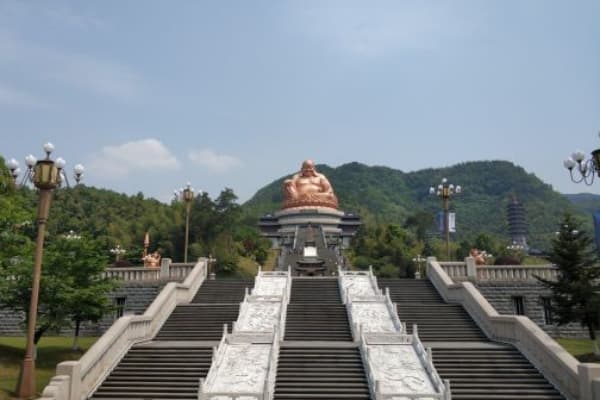 人间弥勒(雪窦寺)2026门票价格、游玩攻略